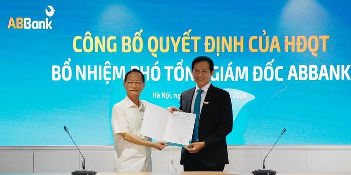 Ông Đỗ Lam Điền nhận quyết định bổ nhiệm. Ảnh: ĐInh Hương