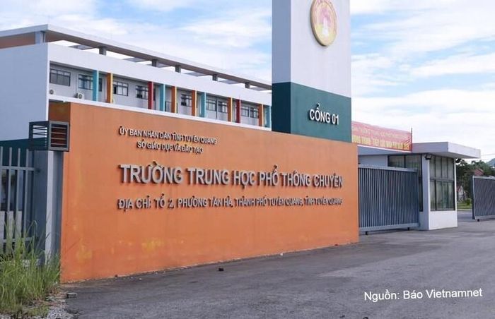 Trường THPT Chuyên Tuyên Quang.