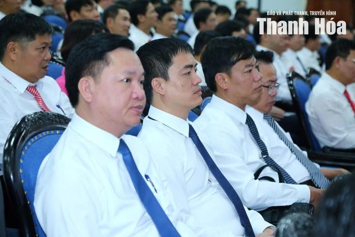 Đại biểu dự kỳ họp.
