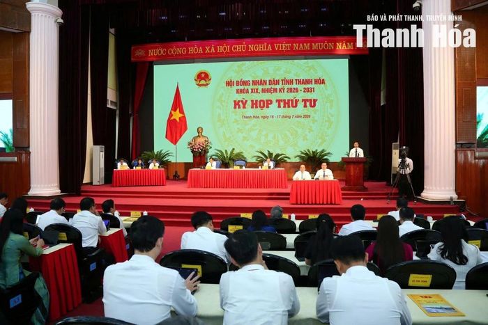 Phó Bí thư Thường trực Tỉnh ủy, Chủ tịch HĐND tỉnh Nguyễn Hồng Phong phát biểu kết luận phiên chất vấn.