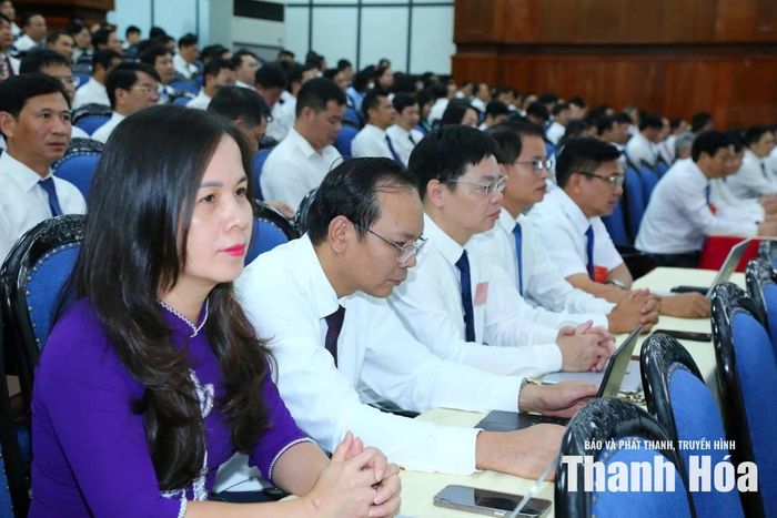 Đại biểu dự kỳ họp.