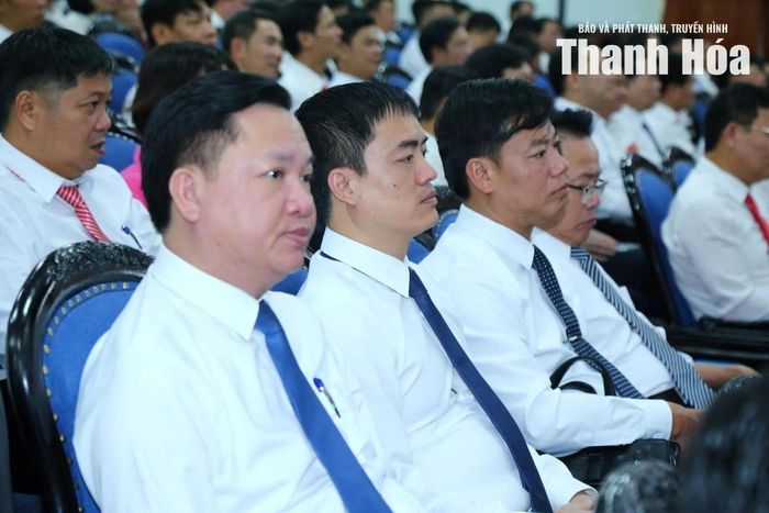 Đại biểu dự kỳ họp.