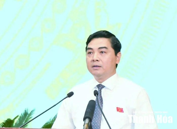Chủ tịch UBND tỉnh Nguyễn Hoài Anh phát biểu tiếp thu, giải trình các ý kiến, kiến nghị của đại biểu.