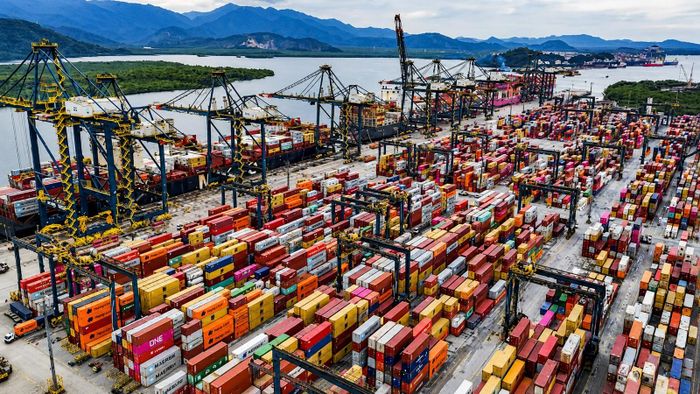 Mỹ đạt thặng dư thương mại hàng hóa và dịch vụ khoảng 424,5 tỷ USD với Brazil trong 15 năm qua. Ảnh: CNN.