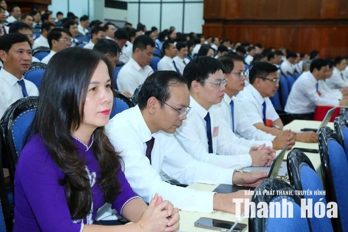 Đại biểu dự kỳ họp.