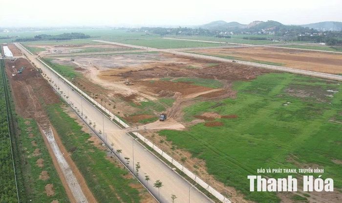 Mặt bằng sạch được bàn giao, nhiều dự án hạ tầng CCN tại Thanh Hóa đang được đẩy nhanh tiến độ thi công. Ảnh: Thanh Thảo