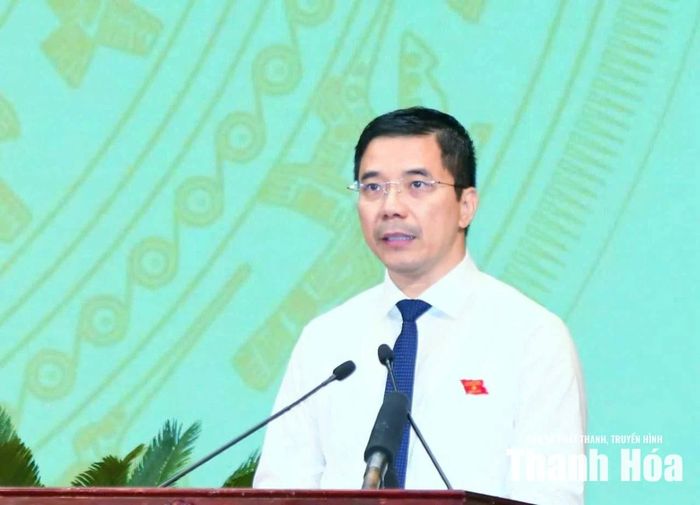 Phó Bí thư Thường trực Tỉnh ủy, Chủ tịch HĐND tỉnh Nguyễn Hồng Phong phát biểu kết luận nội dung chất vấn.
