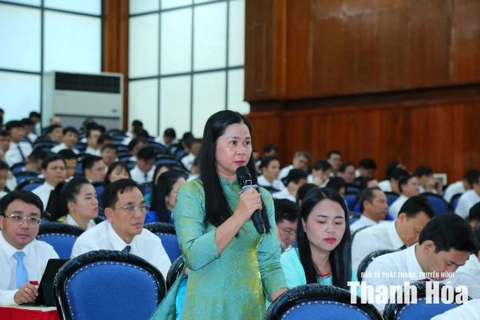 Đại biểu HĐND tỉnh đặt câu hỏi chất vấn.