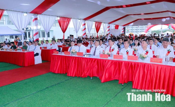 Các đại biểu dự lễ khánh thành dự án.