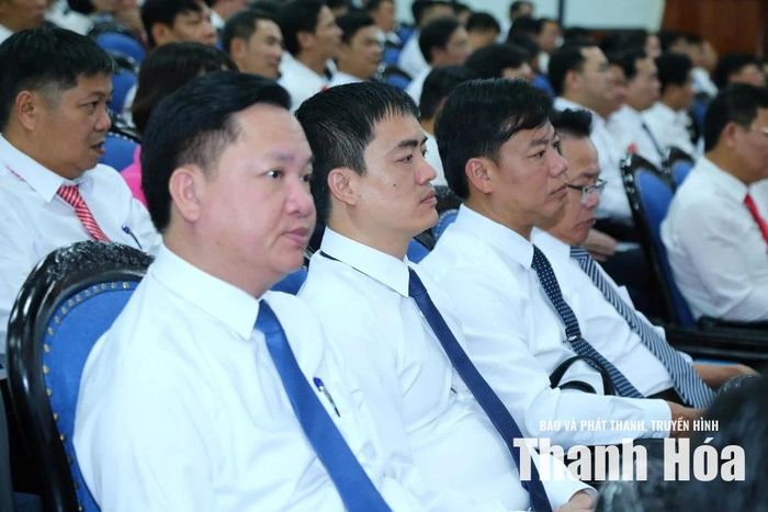 Đại biểu dự kỳ họp.