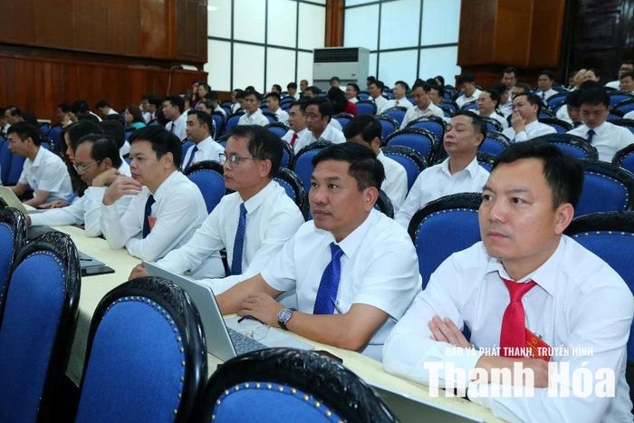 Đại biểu dự kỳ họp.