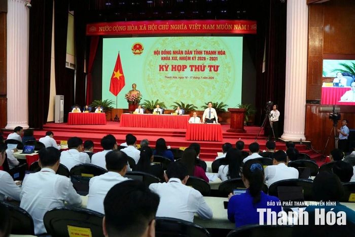 Quang cảnh phiên chất vấn Giám đốc Sở GD&ĐT. Ảnh: Quốc Hương