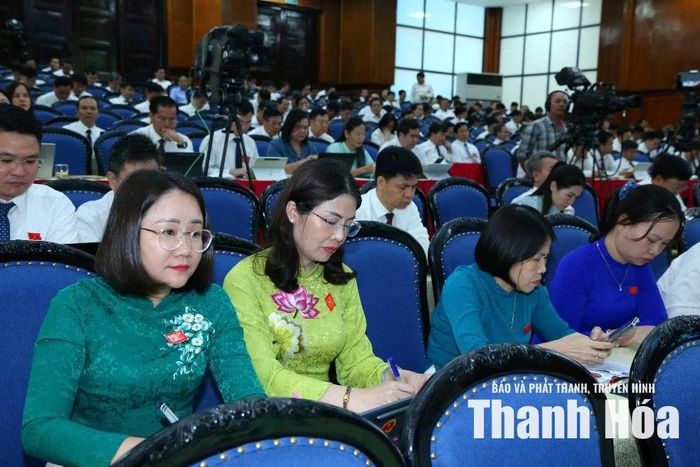 Các đại biểu dự kỳ họp.