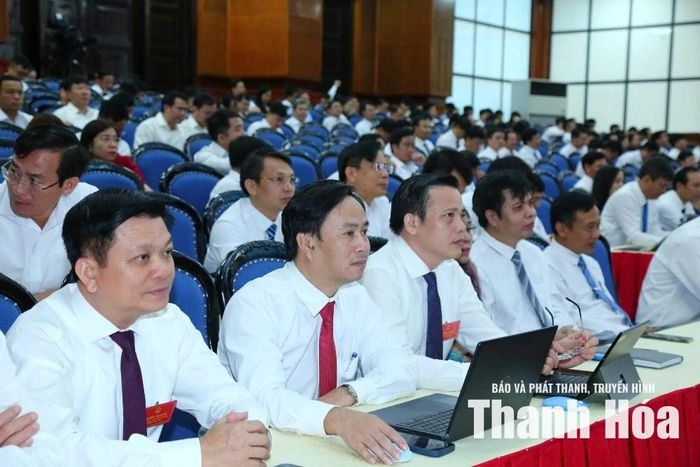 Các đại biểu dự kỳ họp.
