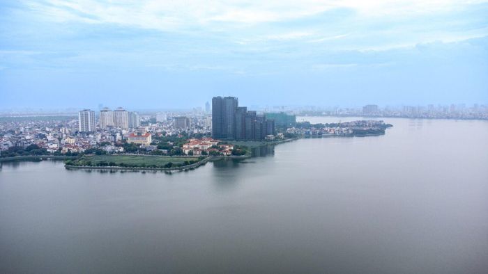 Khu vực dự án Nhà hát Opera đang xây nhìn từ khu dân cư.