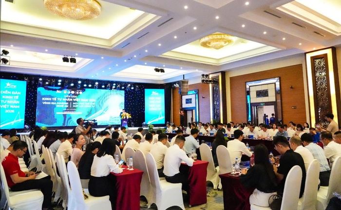 Toàn cảnh Diễn đàn đối thoại kinh tế tư nhân Việt Nam 2026 tại Nghệ An thời điểm giữa tháng 6 vừa qua. Ảnh: T.P