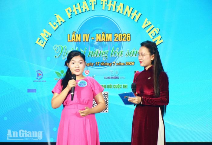 Thí sinh trả lời phần thi ứng xử.