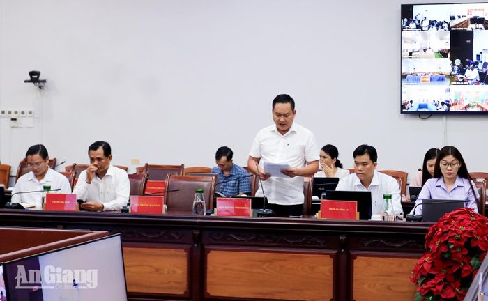 Đại biểu phát biểu tham luận tại hội nghị.