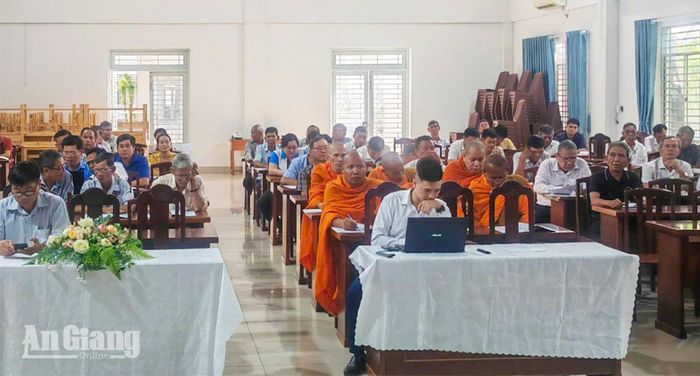 Các đại biểu tham gia hội nghị tập huấn.