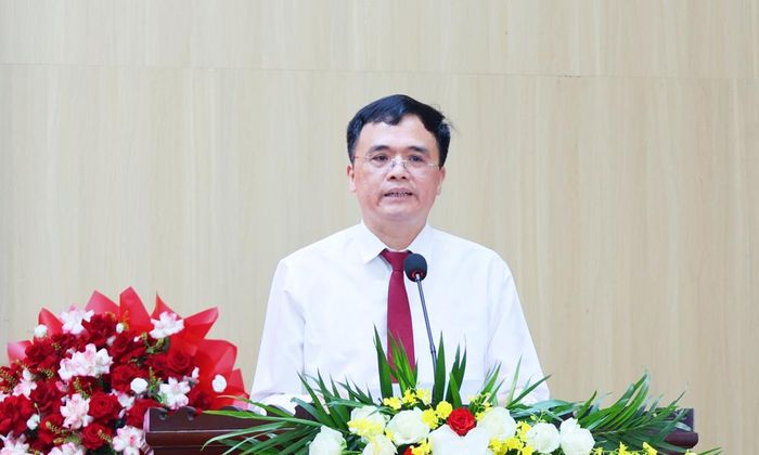 Đồng chí Đặng Văn Tuấn, Bí thư Đảng ủy phường Nhân Hòa phát biểu tại hội nghị.