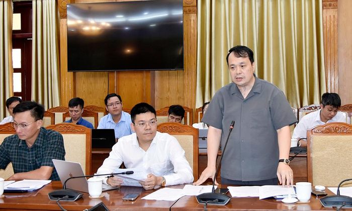  Đại diện doanh nghiệp công nghệ đề xuất giải pháp ứng dụng AI trong phân tích dữ liệu phục vụ công tác chỉ đạo, điều hành. 
