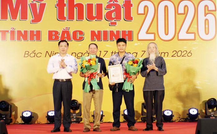  Lãnh đạo Hội Mỹ thuật Việt Nam; Sở Văn hóa, Thể thao và Du lịch trao giải B. 