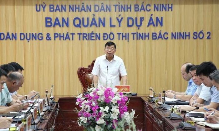 Đồng chí Ngô Tân Phượng phát biểu tại cuộc họp.
