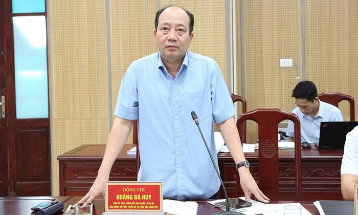 Lãnh đạo Ban Quản lý dự án dân dụng và phát triển đô thị tỉnh số 2 giải trình các khó khăn trong công tác giải phóng mặt bằng.