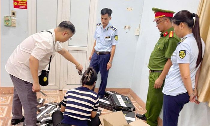  Lực lượng chức năng tỉnh Bắc Ninh kiểm tra, thu giữ sản phẩm thực phẩm chức năng không rõ nguồn gốc. 