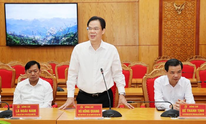  Đồng chí Vũ Hồng Quang phát biểu tại buổi gặp mặt. 