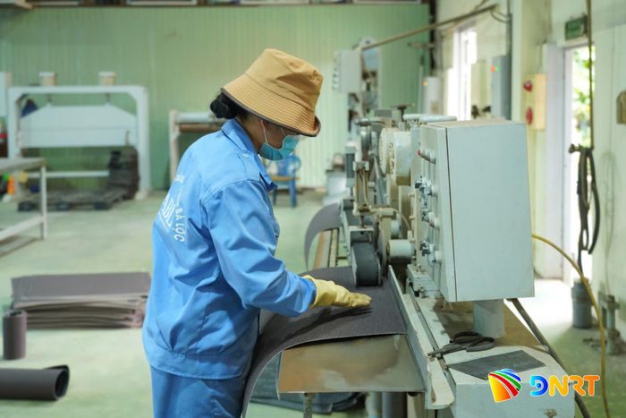 Công ty TNHH Sản xuất keo dán vải nhám Bá Lộc vẫn hoạt động ổn định nhưng không đạt mục tiêu lợi nhuận trong 6 tháng đầu năm 2026. Ảnh: MAI QUẾ