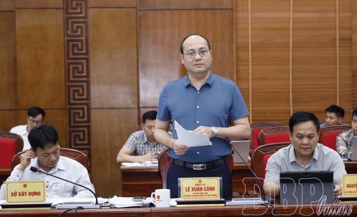 Lãnh đạo Sở Nông nghiệp và Môi trường tham gia ý kiến tại phiên họp.