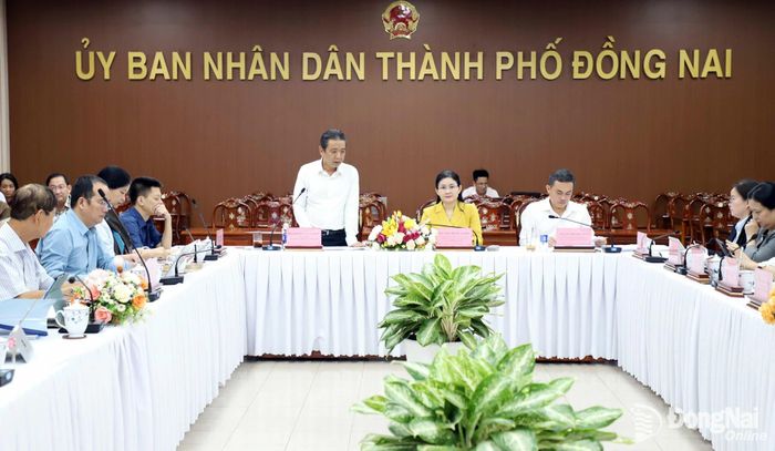 Thứ trưởng Bộ Văn hóa, Thể thao và Du lịch Hoàng Đạo Cương phát biểu tại hội thảo. Ảnh: My Ny