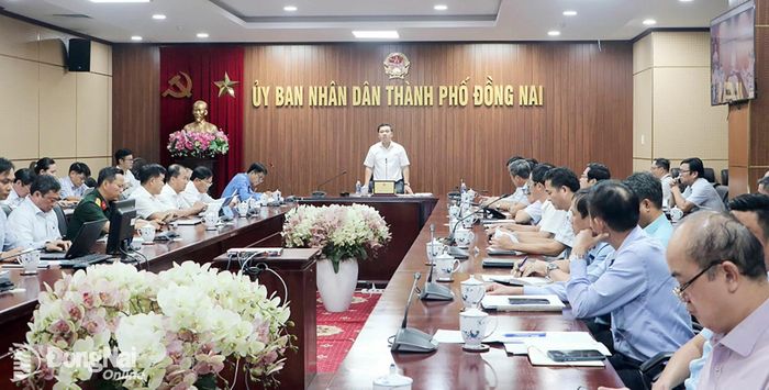 Thành ủy viên, Phó Chủ tịch UBND thành phố Hồ Văn Hà phát biểu tại buổi làm việc. Ảnh: Phạm Tùng