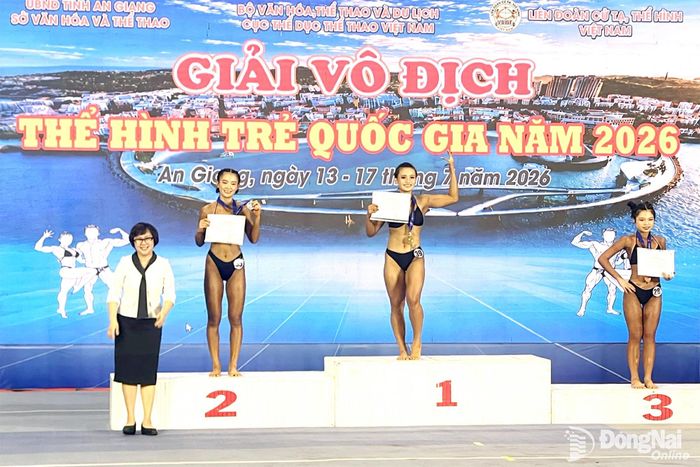 Vận động viên Nguyễn Đỗ Triệu Minh giành huy chương vàng cá nhân nữ thể hình hạng cân 55kg lứa tuổi U.18. Ảnh: ĐVCC