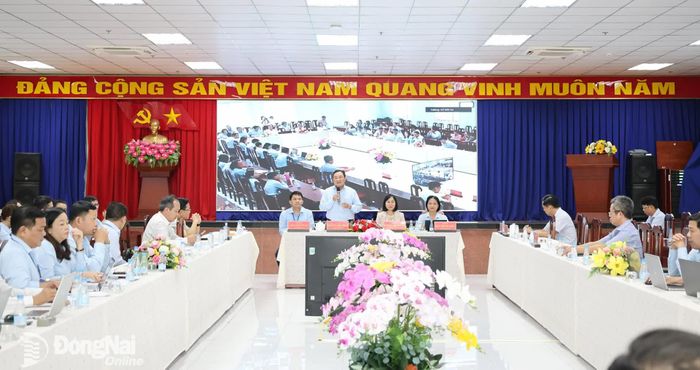 Thành ủy viên, Giám đốc Sở Nội vụ Nguyễn Hữu Định phát biểu tại hội nghị. Ảnh: Hồ Thảo