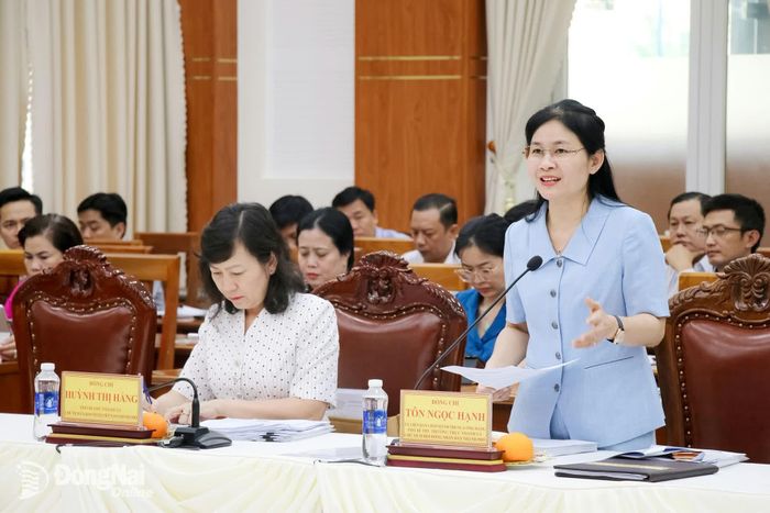 Ủy viên Trung ương Đảng, Phó Bí thư Thường trực Thành ủy, Chủ tịch HĐND thành phố Tôn Ngọc Hạnh phát biểu tại hội nghị. Ảnh: Hải Quân