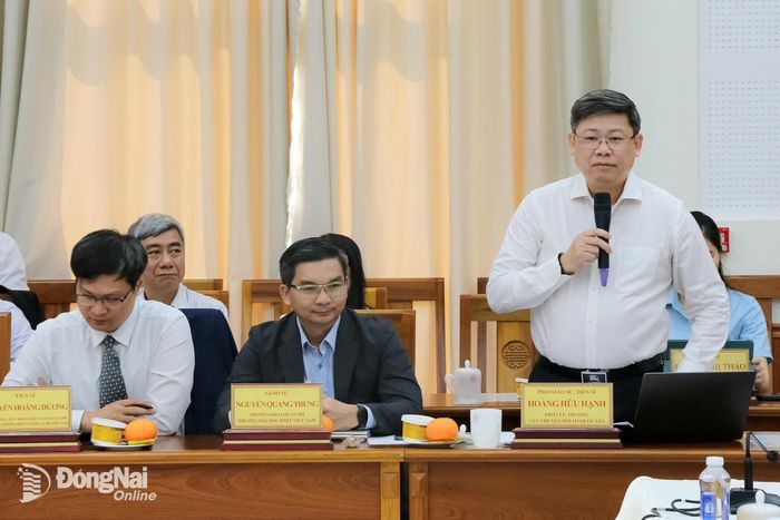 PGS.TS Hoàng Hữu Hạnh, Phó Cục trưởng Cục Chuyển đổi số quốc gia (Bộ Khoa học và Công nghệ) chia sẻ ý kiến tại hội nghị. Ảnh: Hải Quân