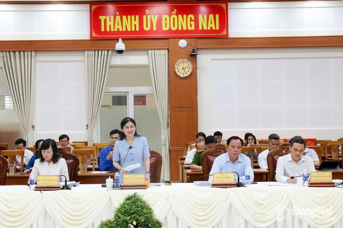 Ủy viên Trung ương Đảng, Phó Bí thư Thường trực Thành ủy, Chủ tịch HĐND thành phố Tôn Ngọc Hạnh phát biểu kết luận tại hội nghị. Ảnh: Hải Quân
