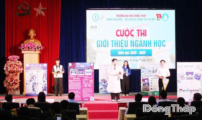 Đội Khoa Văn hóa - Du lịch và Công tác xã hội thi phần “Chúng tôi là sinh viên Trường Đại học Đồng Tháp”.