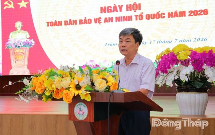 Đồng chí Phạm Văn Chuẩn phát biểu chỉ đạo, đề nghị địa phương tiếp tục phát huy sức mạnh của cả hệ thống chính trị và Nhân dân trong bảo đảm an ninh, trật tự.
