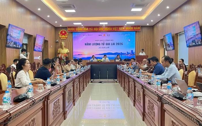 Quang cảnh buổi họp báo. Ảnh: Hồ Điểm