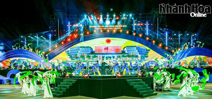 Hình ảnh sân khấu Festival Biển Khánh Hòa năm 2026 trong đêm tổng duyệt chương trình nghệ thuật lễ khai mạc Festival Biển Khánh Hòa năm 2026.