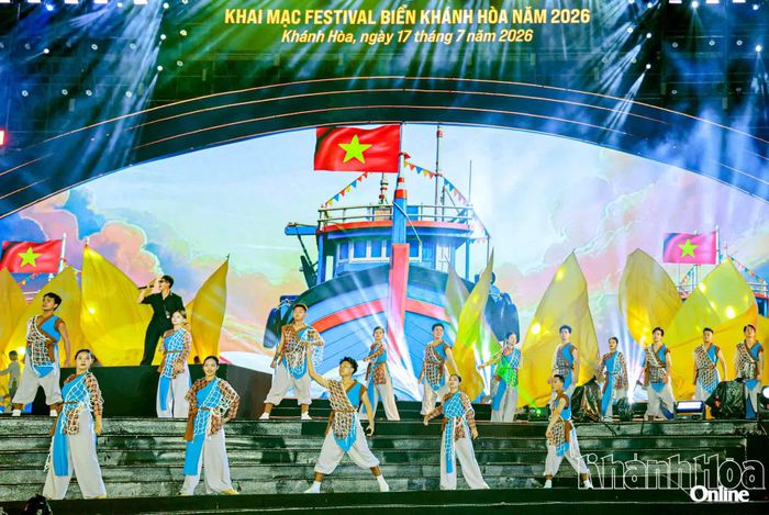 Tiết mục mang sắc màu văn hóa biển trong đêm tổng duyệt chương trình nghệ thuật lễ khai mạc Festival Biển Khánh Hòa năm 2026.