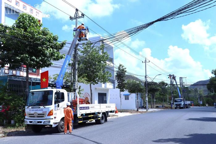 Hoạt động sửa chữa, thay cáp một số tuyến tại khu vực Nha Trang.