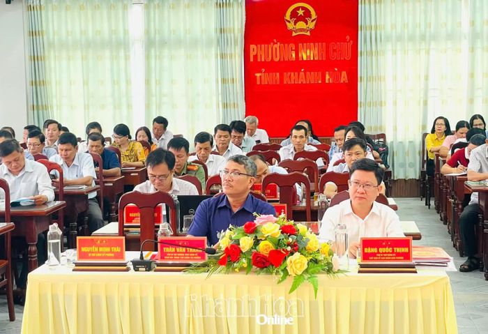 Các đại biểu tham dự hội nghị.