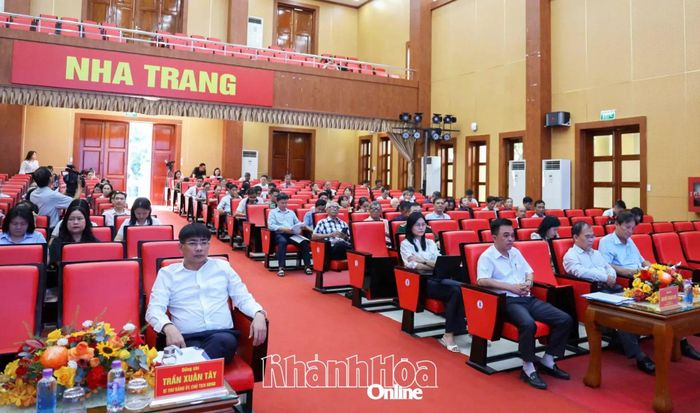 Các đại biểu tham dự hội nghị.