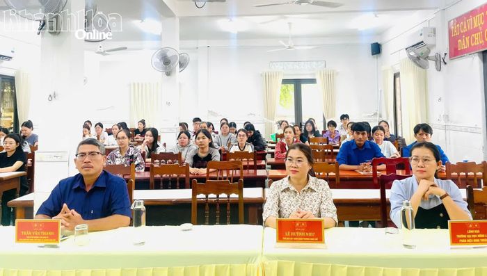 Các đại biểu và học viên tham dự lễ bế giảng.