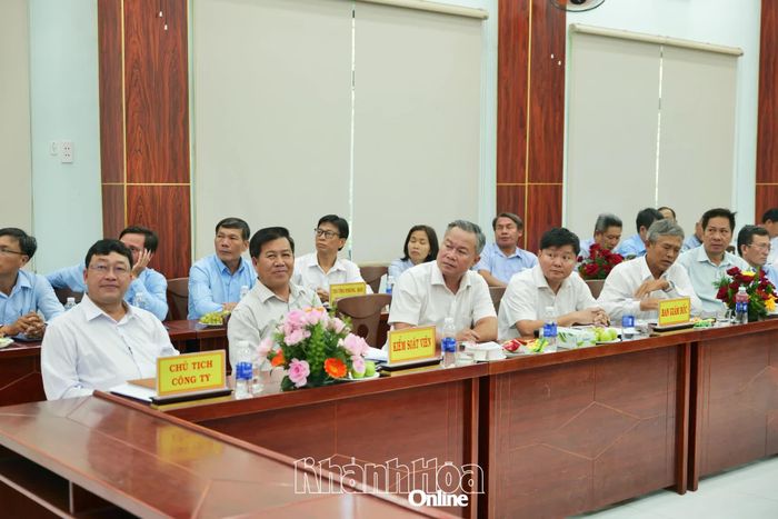 Các đại biểu tham dự tọa đàm.