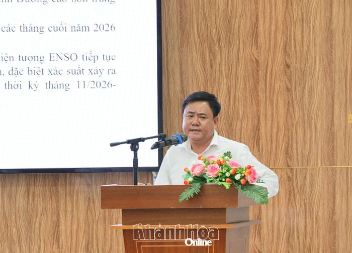 PGS.TS Triệu Ánh Ngọc - Giảng viên Phân hiệu Trường Đại học Thủy lợi, trình bày tham luận về ứng dụng chuyển đổi số, dữ liệu lớn và nền tảng Geo-AI trong quản lý tài nguyên nước tại tọa đàm.